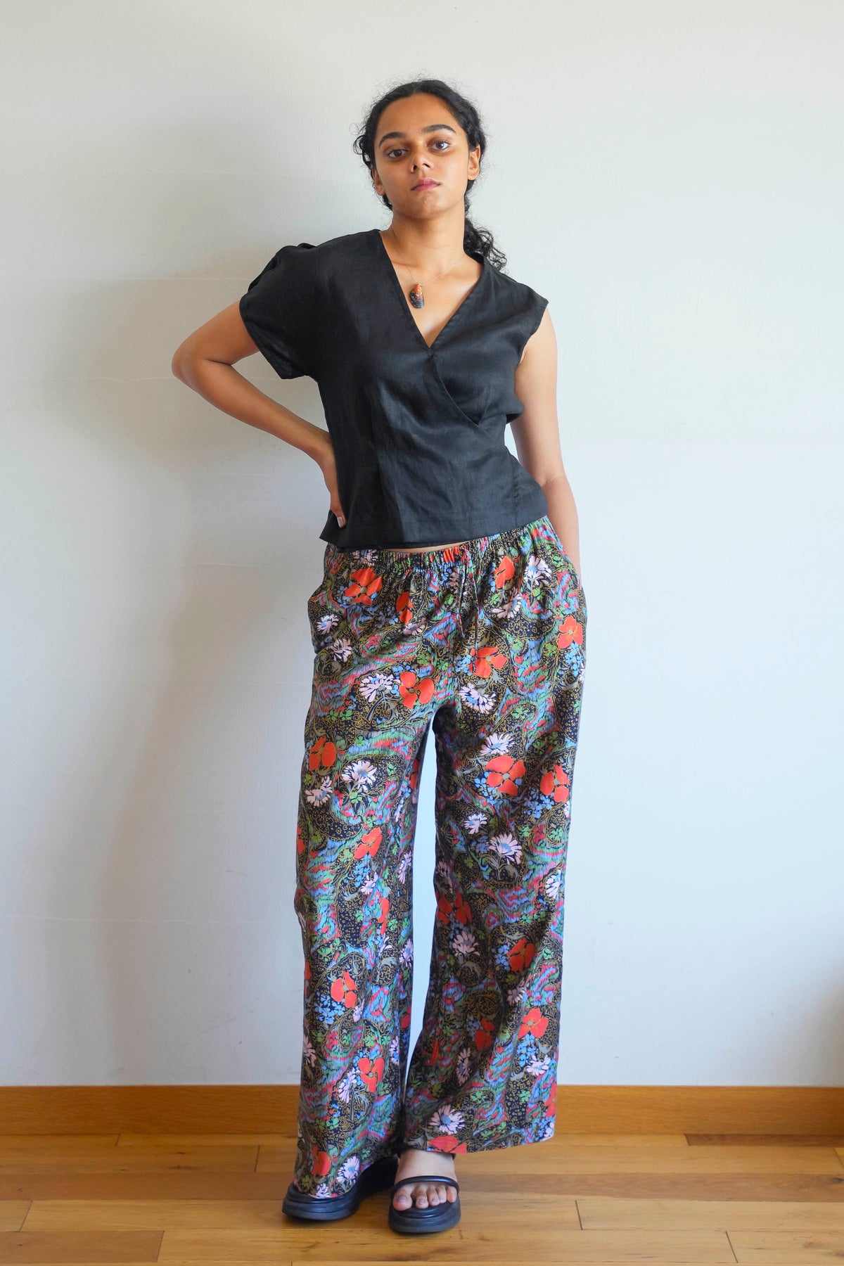 Shi Shi Blouse, in Black